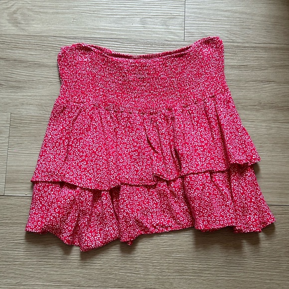 Red patterned skirt - Picture 3 of 3